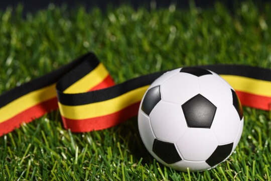 sport ballon football championnat jouer joueur match gazon pelouse terrain Belgique
