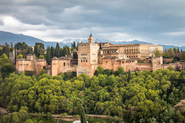 alhambra palace with snow capped mountains in background - obrazy, fototapety, plakaty