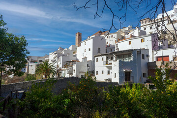 Obraz premium paseo por las blancas calles del municipio de Salares en la provincia de Málaga, Andalucía