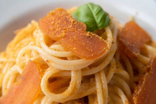 Deliziosi spaghetti con bottarga di muggine, Cucina Italiana 