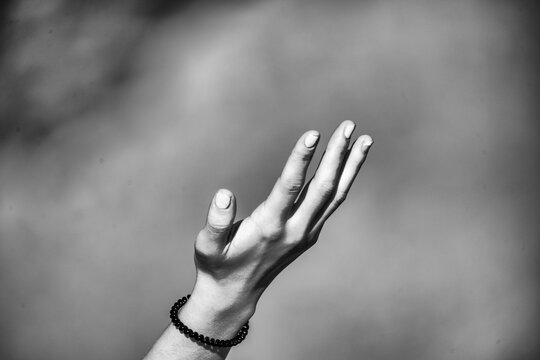 Hand of a beautiful girl embracing the air in a natural environment