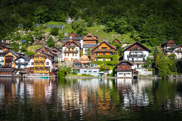 Fototapeta na wymiar houses of hallstatt, austria, reflection