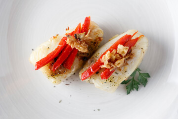 Hake fillets with peppers and parsley