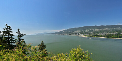 Fototapeta na wymiar Burrard bay in Stanley Park in Vancouver, British Columbia, Canada