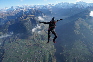 Obraz premium Skydiver with camera mount freefalls through air