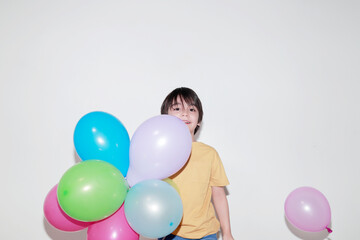 Fototapeta na wymiar on white wall with colored balloons