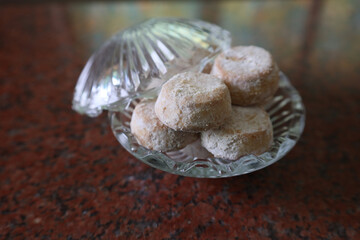 クリスタルガラスの容器に入れたボロボローネ