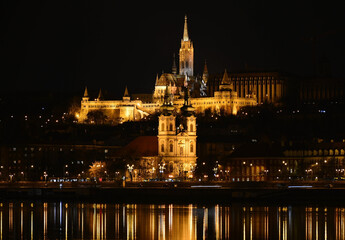 Fototapeta na wymiar Night Budapest, Fisherman's Bastion, the reflection of night lights on the water