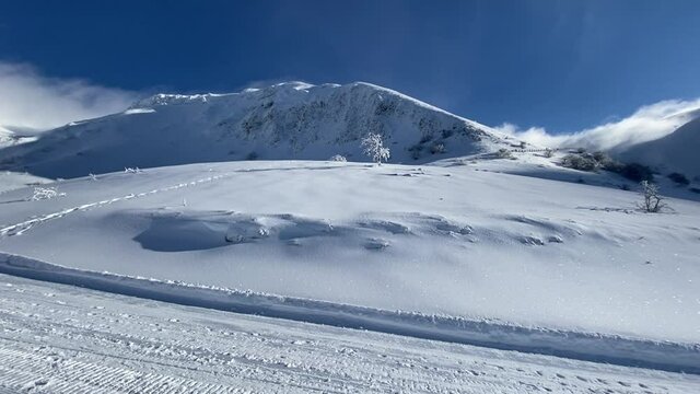 Montagne enneig&eacute; en hiver au Mont Dore, Auvergne