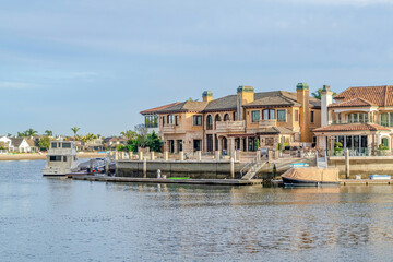 Obraz premium Boats and private yachts of houses overlooking the sea in Huntington Beach CA