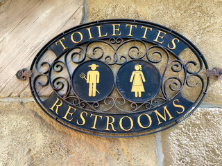A sign signifying a restroom entrance.