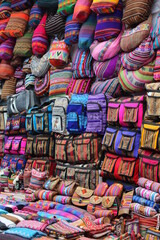 Puesto de artesanías en Perú