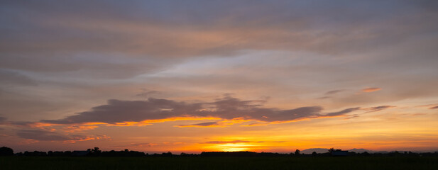Obraz premium Colorful sunset and sunrise with clouds.Blue and orange color of nature.Many white clouds in the blue sky.The weather is clear today.sunset in the clouds.The sky is twilight