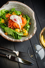 poached egg with salmon and spinach