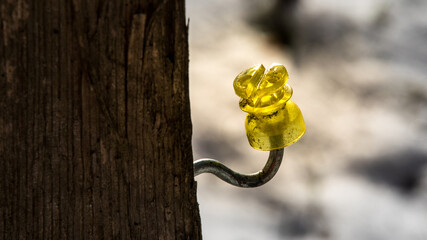 Schlitzisolator gelb