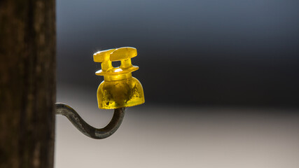 Schlitzisolator im Sonnenlicht