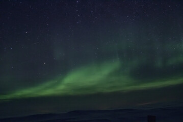 Fototapeta na wymiar green northern lights above Kerlingarfjöll in the Iceland highlands