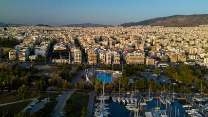 Obraz premium view of the city of the city of Athens from drone