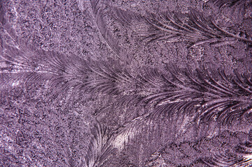 氷に覆われた窓ガラスのパターンによる冬の印象。