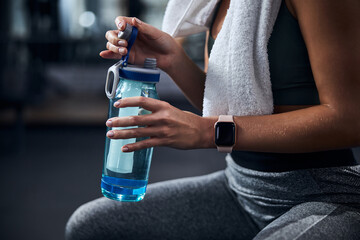 Citizen placing a lid on the bottle