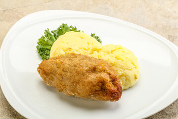 Crispy chicken cutlet with mashed potato