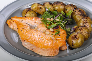 Roasted salmon fillet with vegetables