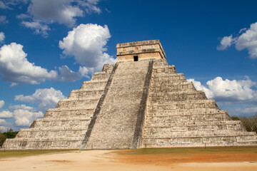 Obraz na płótnie Canvas Chichén Itzá peninsula in southeastern mexico Mayan landscapes and archeology