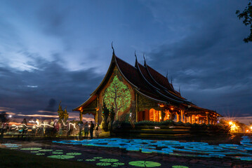 Obraz premium Temple Sirindhorn Wararam Phuproud in Ubon Ratchathani Province at twilight time,Thailand