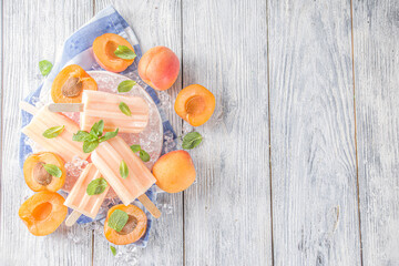 Homemade apricot popsiclesbann