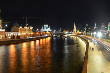 Fototapeta na wymiar MOSCOW, RUSSIA - September 10, 2020: Night view from Big Moskvoretskiy Bridge (Bolshoy Moskvoretskiy Most)