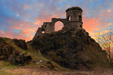 Obraz premium Mow Cop Castle at Sunset