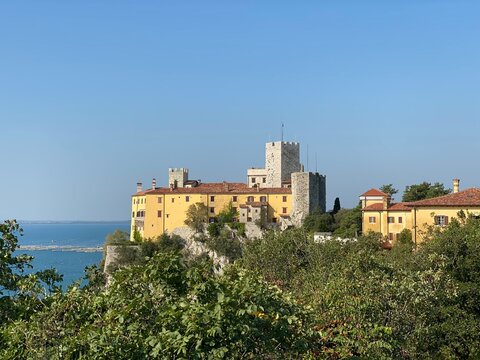 Duino - Aurisina Sistiana Portopiccolo zwischen Venedig und Triest in der N&auml;he von Monfalcone Grado und Bibione - Rilke Wanderweg zum Schloss