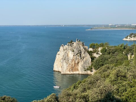 Duino - Aurisina Sistiana Portopiccolo zwischen Venedig und Triest in der N&auml;he von Monfalcone Grado und Bibione - Rilke Wanderweg zum Schloss