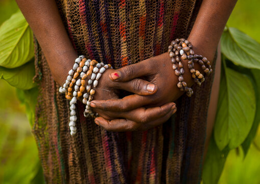 Hands of a chimbu tribe girl during a sing sing, Western Highlands Province, Mount Hagen, Papua New Guinea