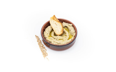Recette houmous restaurant gastronomique sur fond blanc