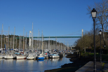 Fototapeta na wymiar Port et Pont. La Roche Bernard, Morbihan, Bretagne, France