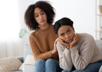 Obraz premium Relationship problems, quarrel and forgiveness at self-isolation