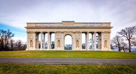 Obraz premium Neoclassical Colonnade 