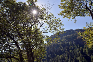 Caída del sol en el Parque natural de Tignes en los Alpes franceses