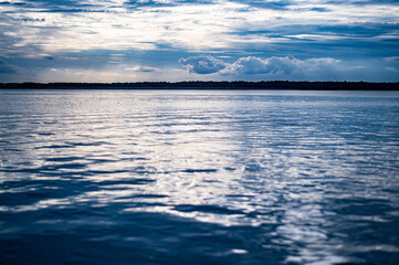 Obraz premium clouds over the lake