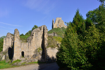 Fototapeta na wymiar Ruines du château médiéval de Crozant (23160), Creuse en Nouvelle-Aquitaine, France