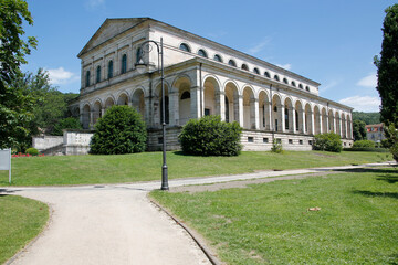 Obraz premium Rückansicht des Kursaal-Gebäudes in Bad Brückenau. Bayern, Deutschland, Europa -- Rear view of the Kursaal building in Bad Brückenau. Bavaria, Germany, Europe