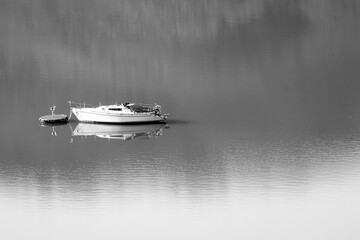 Naklejka premium boat in the fog