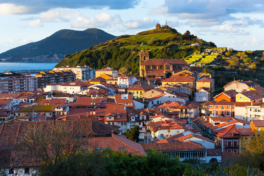 Panoramic view of the old town of Laredo called La Puebla Vieja around the Church of Santa Mar&iacute;a de la Asunci&oacute;n in Gothic style. Laredo, Cantabria, Spain, Europe