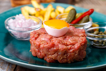 steak tartare with egg