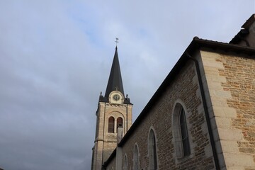 L'église catholique de Polliat vue de l'extérieur, ville de Polliat, département de l'Ain, France