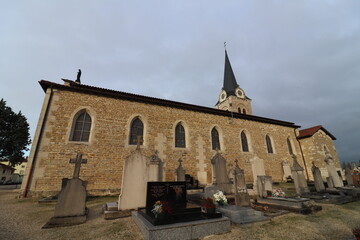 L'&eacute;glise catholique de Polliat vue de l'ext&eacute;rieur, ville de Polliat, d&eacute;partement de l'Ain, France