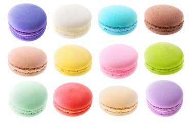 Isolierte Makronen-Sammlung. 12 Macarons in verschiedenen Farben auf weißem Hintergrund