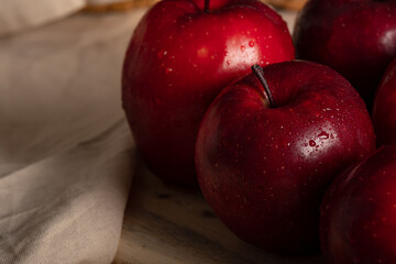 delicious red apples to enjoy at any time of the day and after exercise