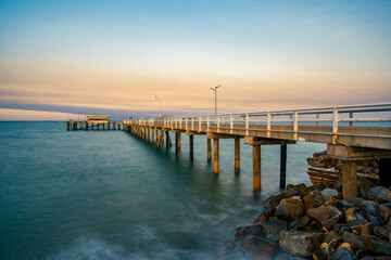 Fototapeta premium Mandorah Jetty and boat ramp in Darwin Harbour, Northern Territory.